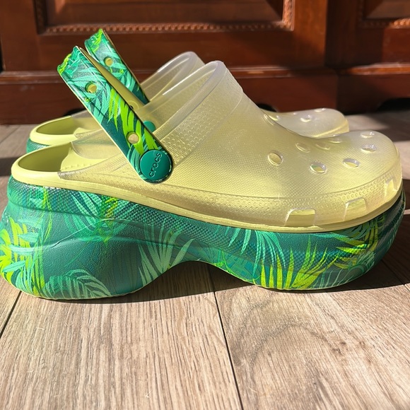 CROCS Shoes - Croc Island Bae Platform Clogs